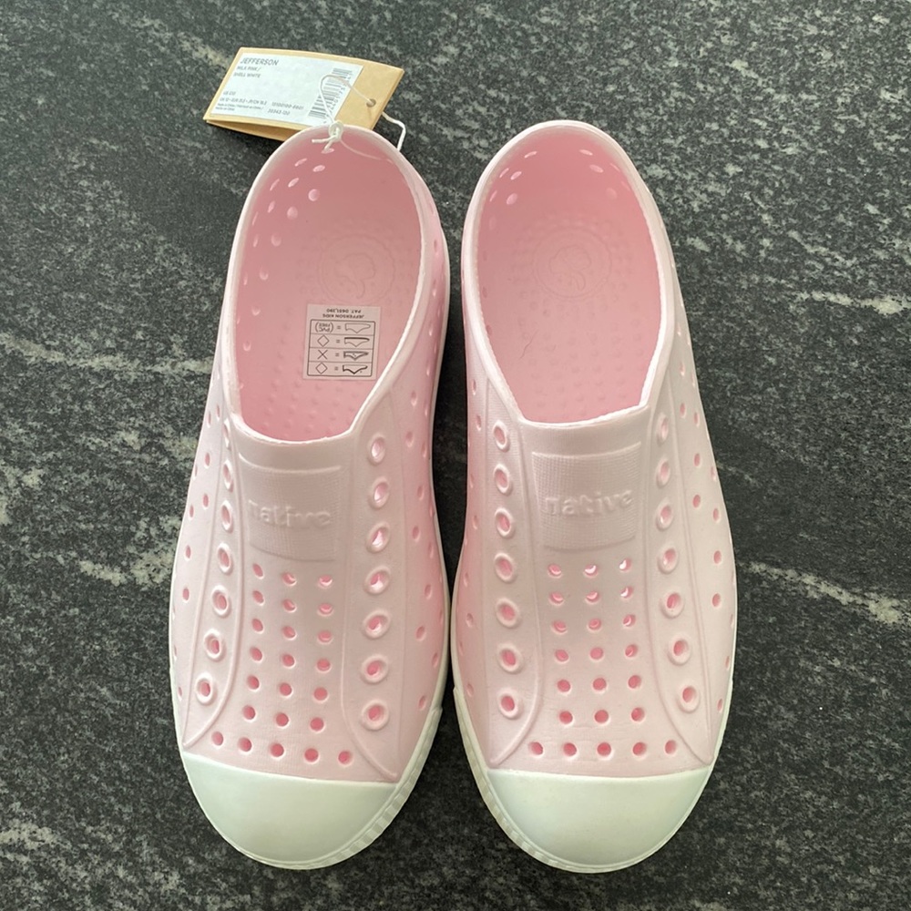 NWT Native Jefferson size 13